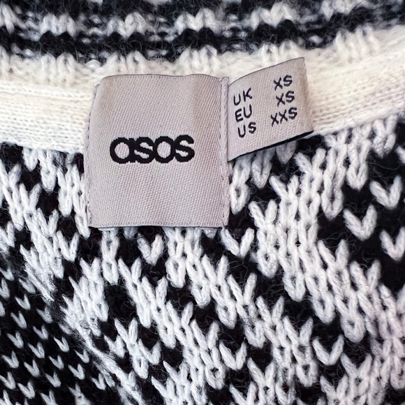 EUC ☕️ ASOS long knit cardigan / cape in black and white pattern. - Picture 8 of 10